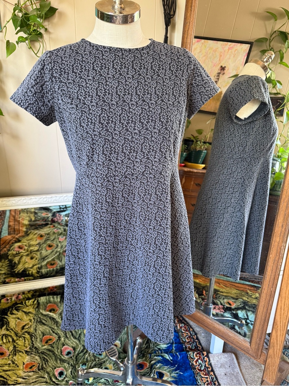 LOFT Black/Gray Floral Textured Short-Sleeve Fit & Flare Dress, size 12P